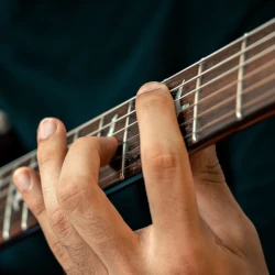 Die 5 Häufigsten Fehler beim Gitarre Lernen – und wie du sie vermeidest!
